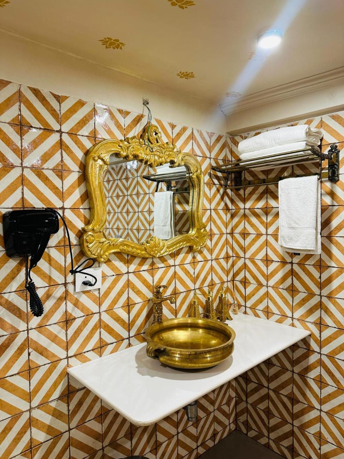 Stay Banaras - A Boutique Hotel Varanasi Bagian luar foto